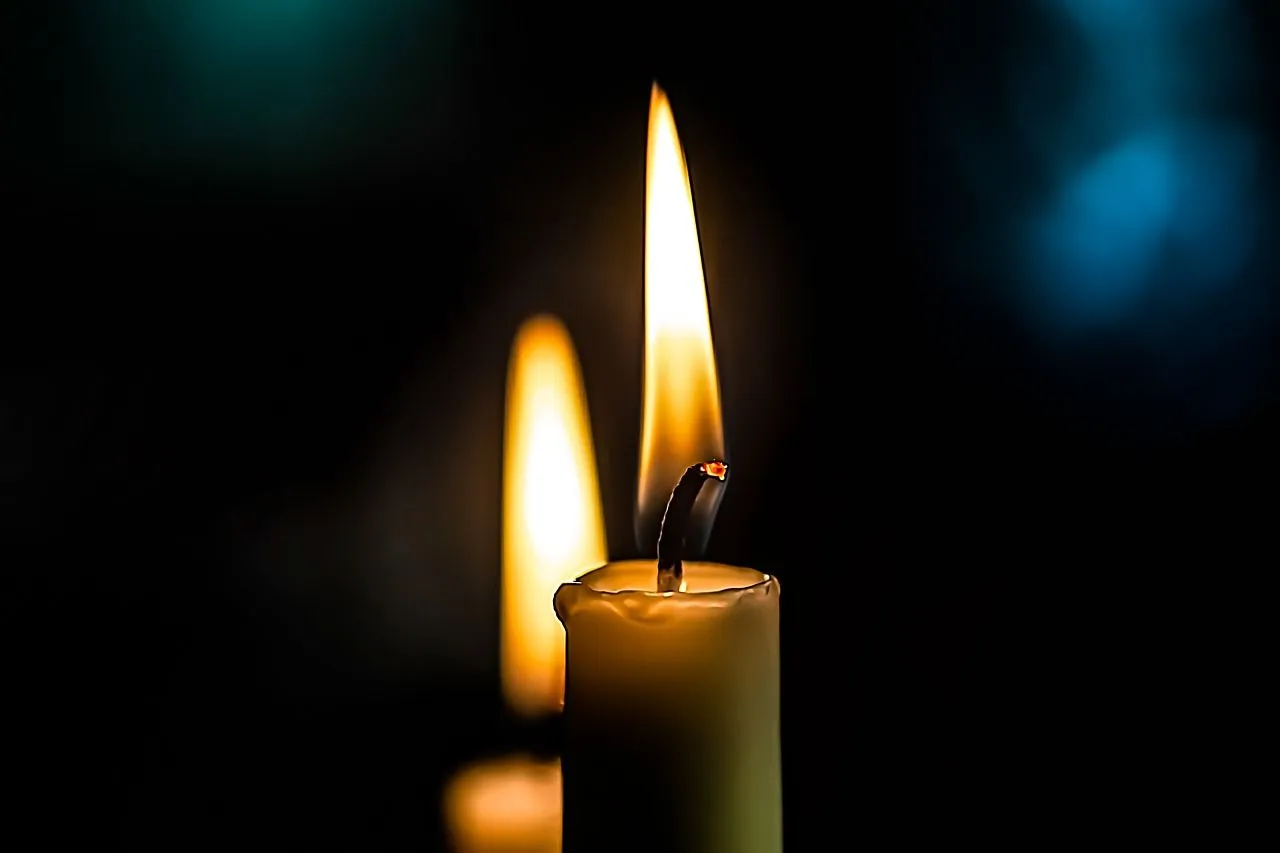 burning candles 6768469 1280 1