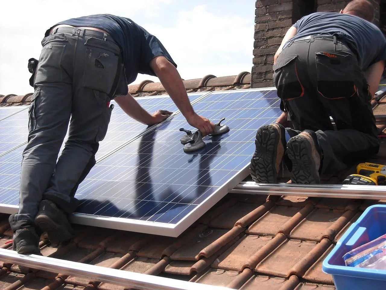 solar panels 944000 1280