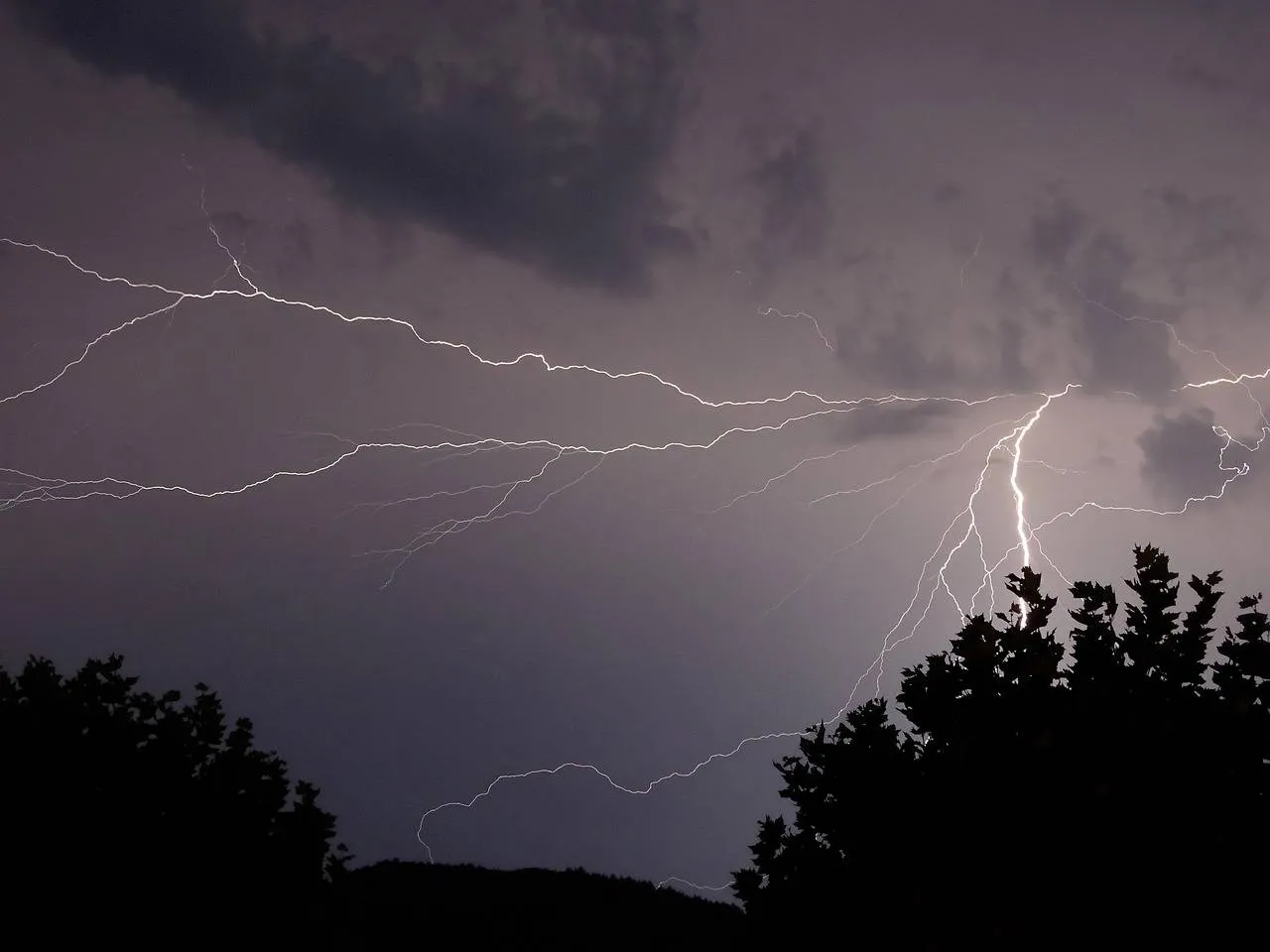 lightning 2347090 1280 2