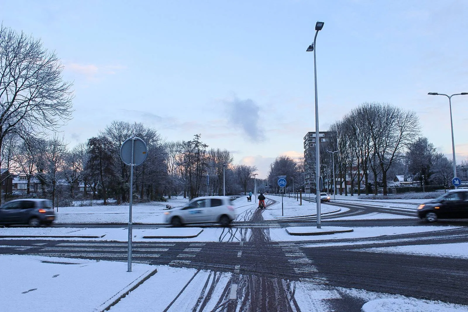 Sneeuw_op_de_weg_in_Spijkenisse