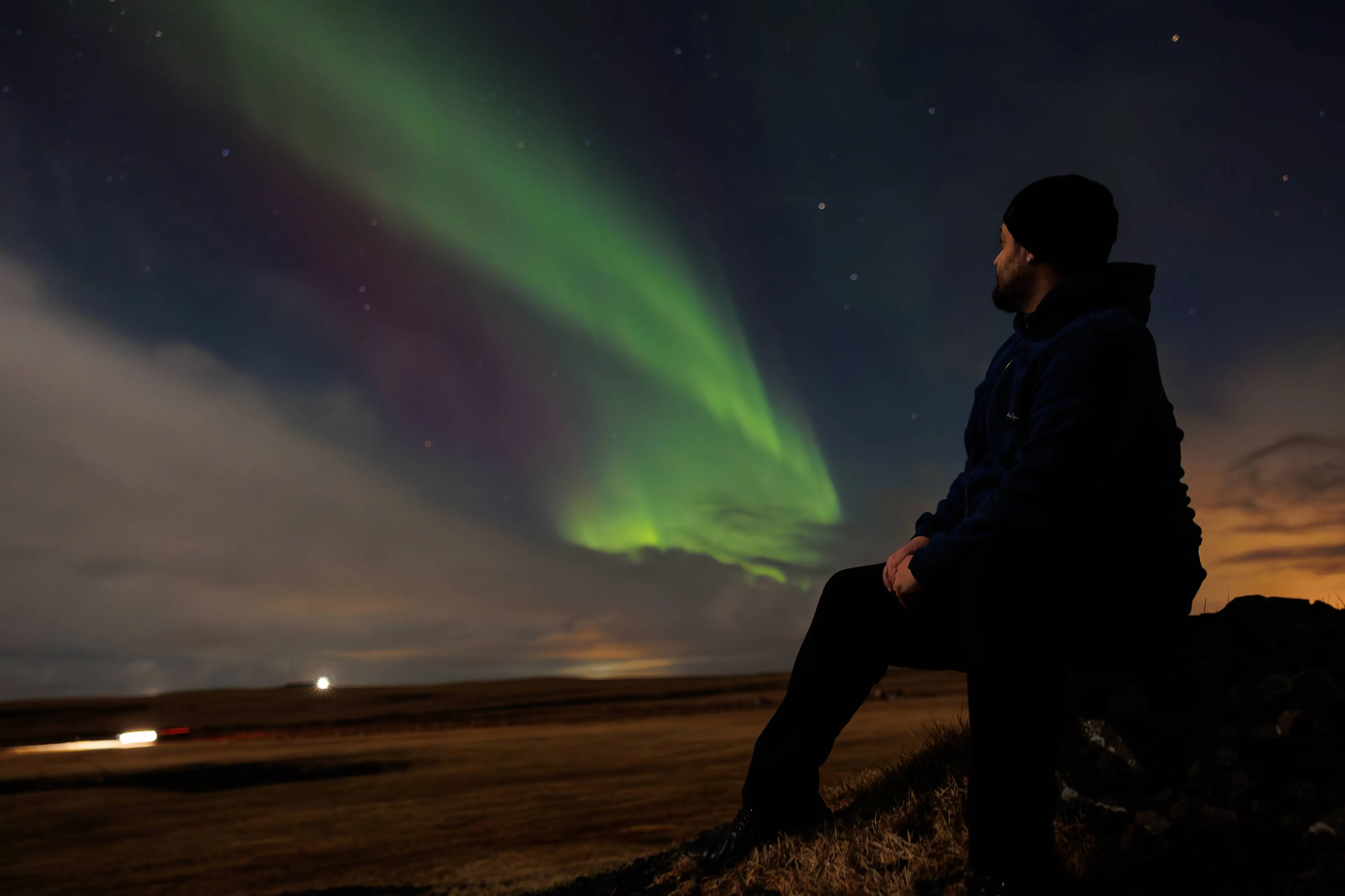 traveller-appreciating-northern-lights