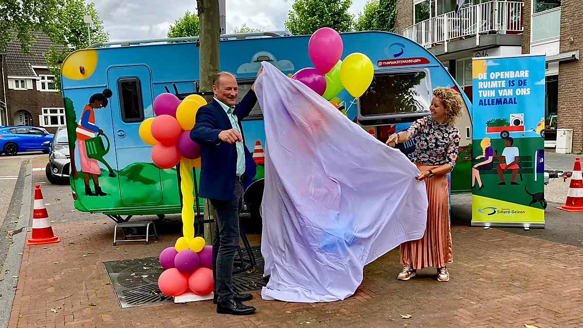 028 20240527 sanne janssen van hutsspot en wethouder leon geilen onthullen een art bin
