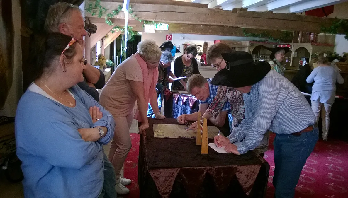 09 foto 2 pergamijn zet vrijwilligers in het zonnetje