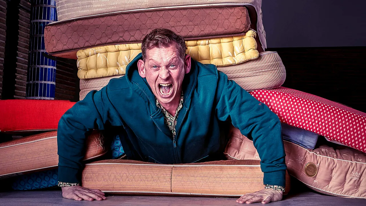 190317 alone at home vierkant copyright fotografie arjaan hamel en concept en bewerking studio room web