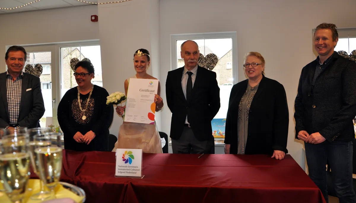 20150309 certificaat immaterieel erfgoed yolanda dols 114 ondertekening