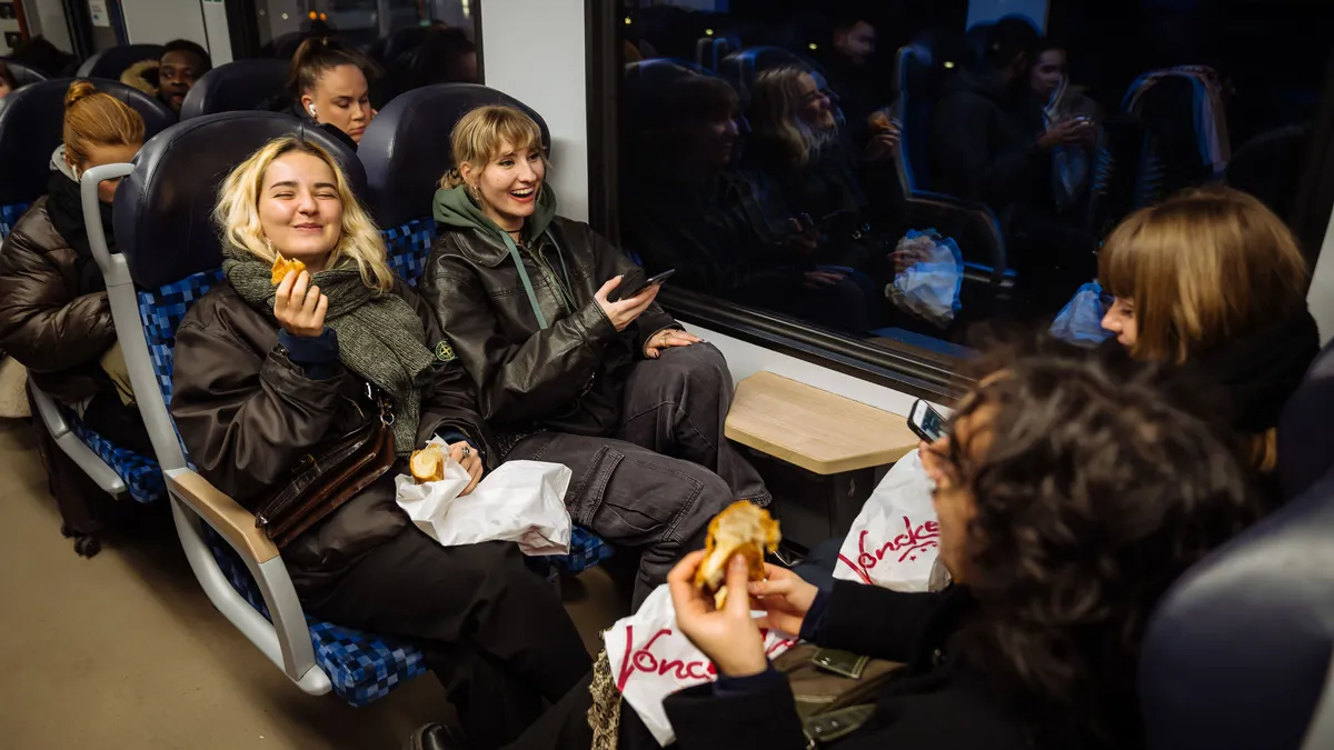 20231216arrivanachttreintheplayfulphotographer10043