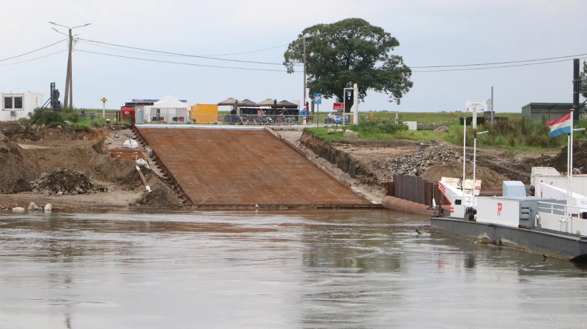 aanleg nieuwe veerstoep meeswijk 1