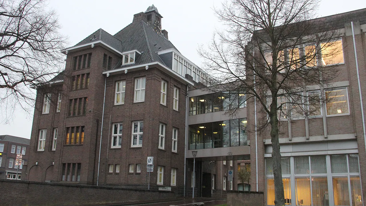 achterzijde oud raadhuis geleen brugverbinding verdwijnt
