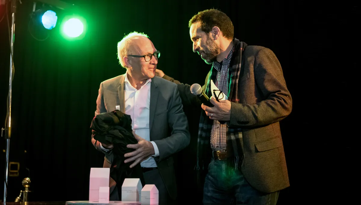 aedes kom binnen voor ton mans