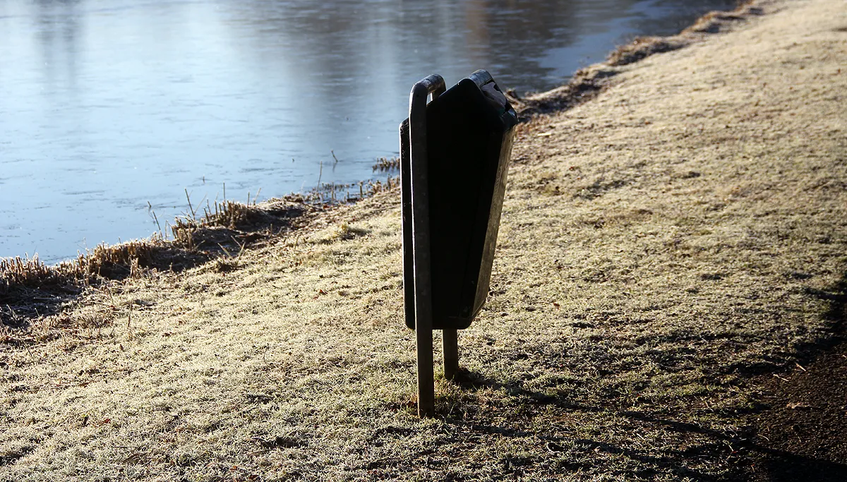 afvalbak openbare ruimte bij roeivijver stadspark sittard