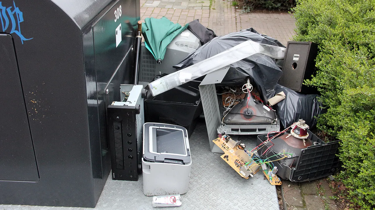 afvalbijplaatsen bij ogi kleine steeg maart 2019 2