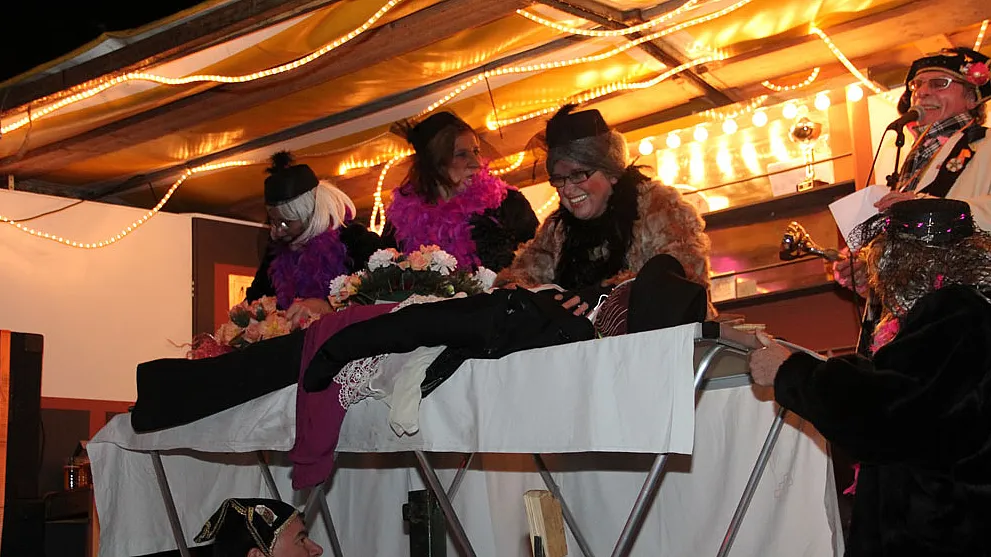 agjqnytin29q9nzvwwkaew0xb sjang is dood nach van t auwt wief