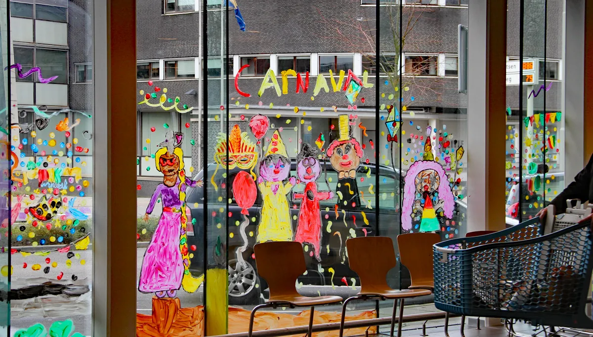 ah ramen carnaval beschilderd