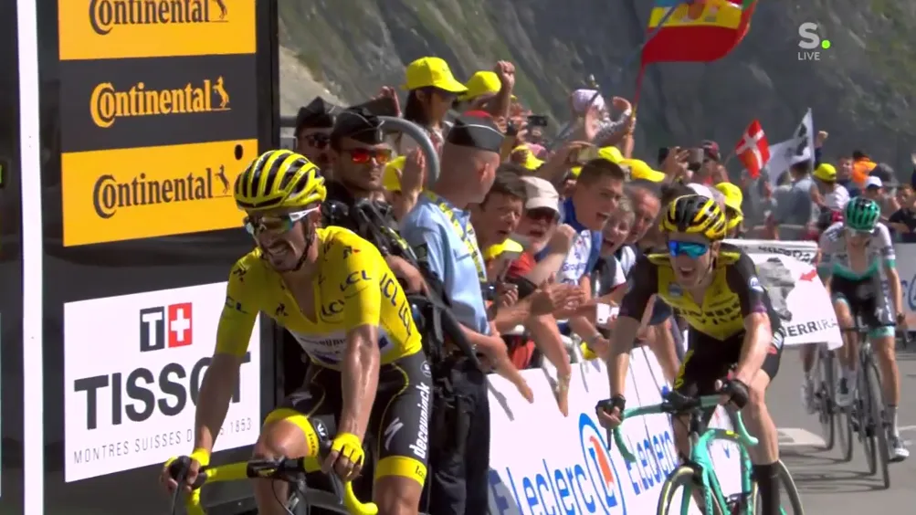 alaphilippe en kruijswijk over de meet op de tourmalet
