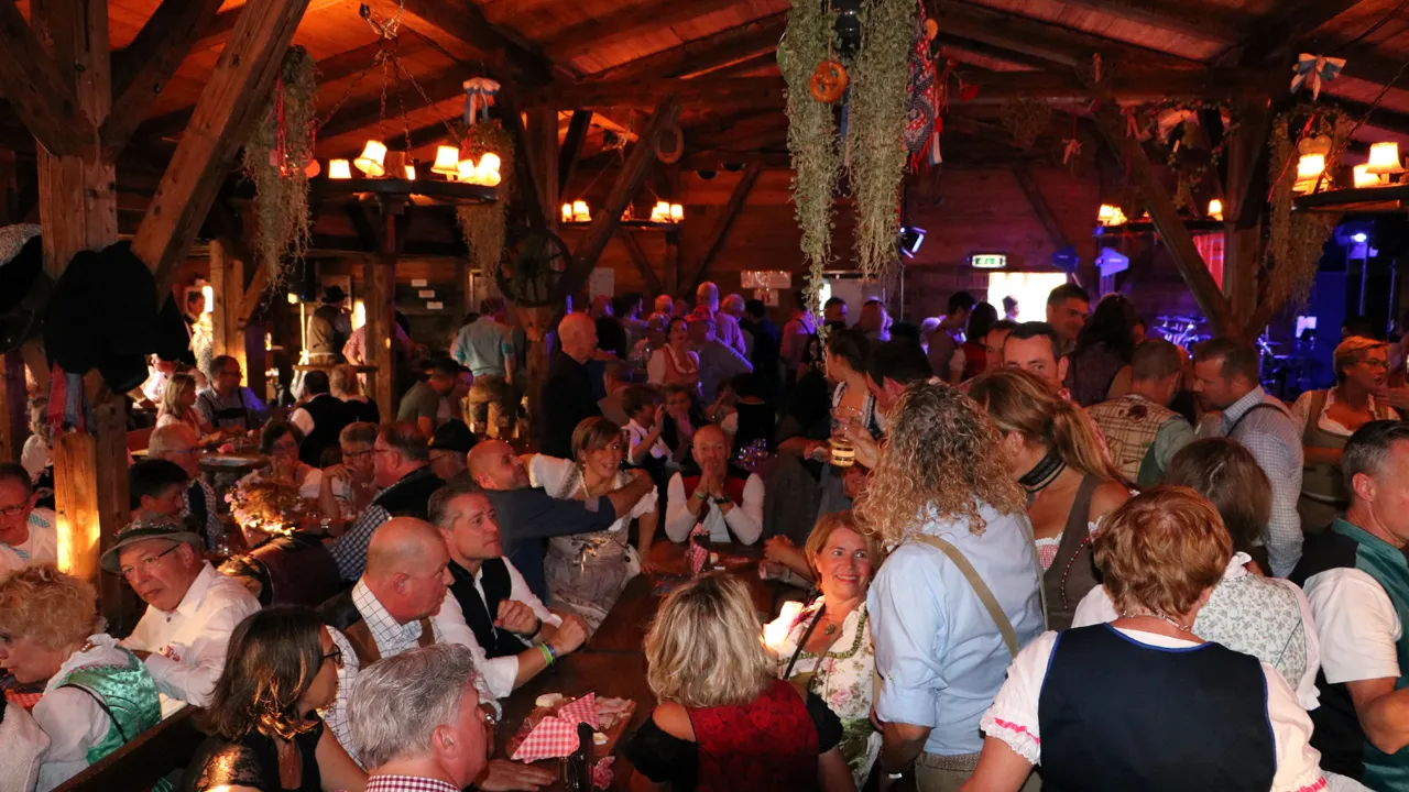 almhutte weer afgeladen vol