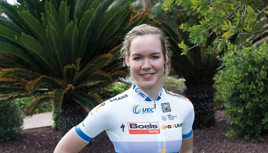 anna van der breggen wint amstel gold race 2017 boels dolmans cycling team george deswijzen