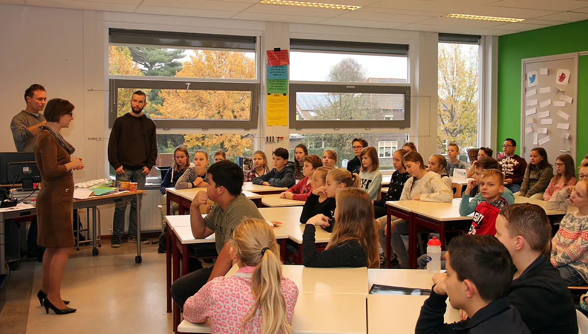 astrid verblakt voor de klas in bs leeuwerik einighausen week van respect 1