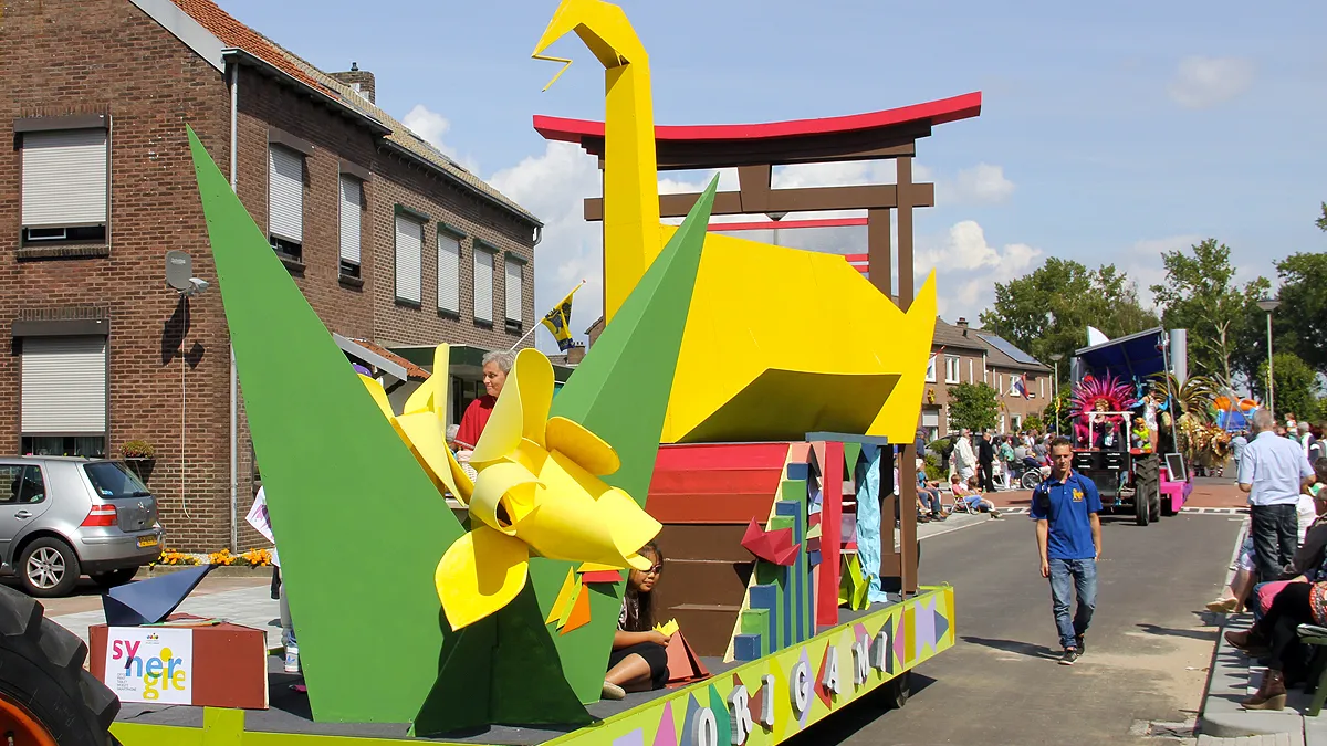 augstfestival oogstdankstoet