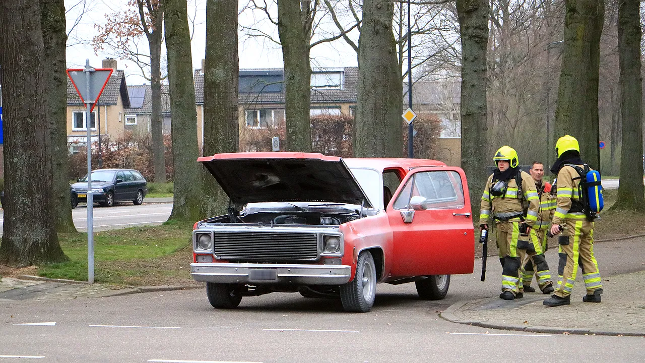 autobrand geblust door brandweer