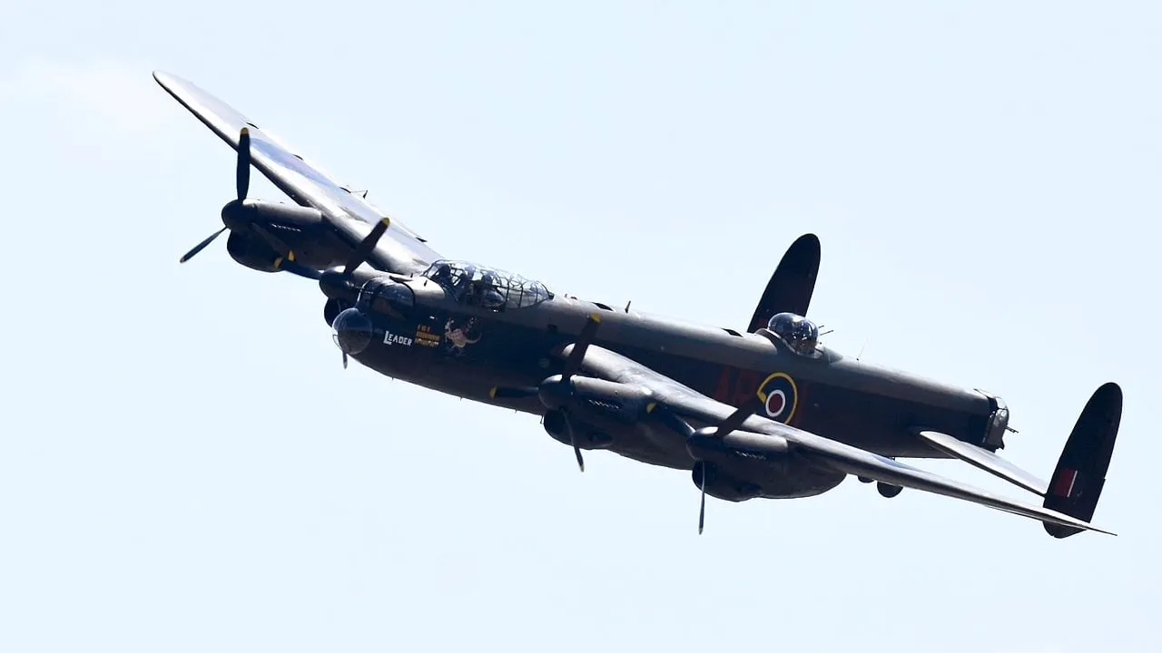 avro lancaster dave s from witney england cc by 20 https creativecommonsorglicensesby20