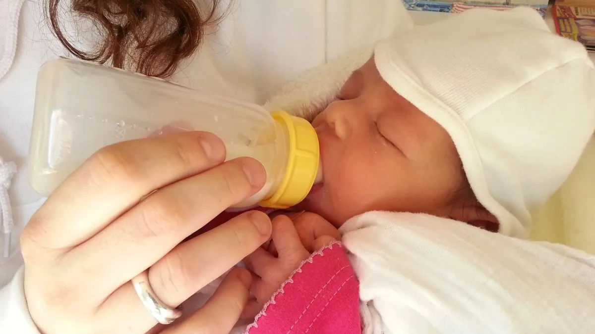 baby zuigeling fles flesvoeding