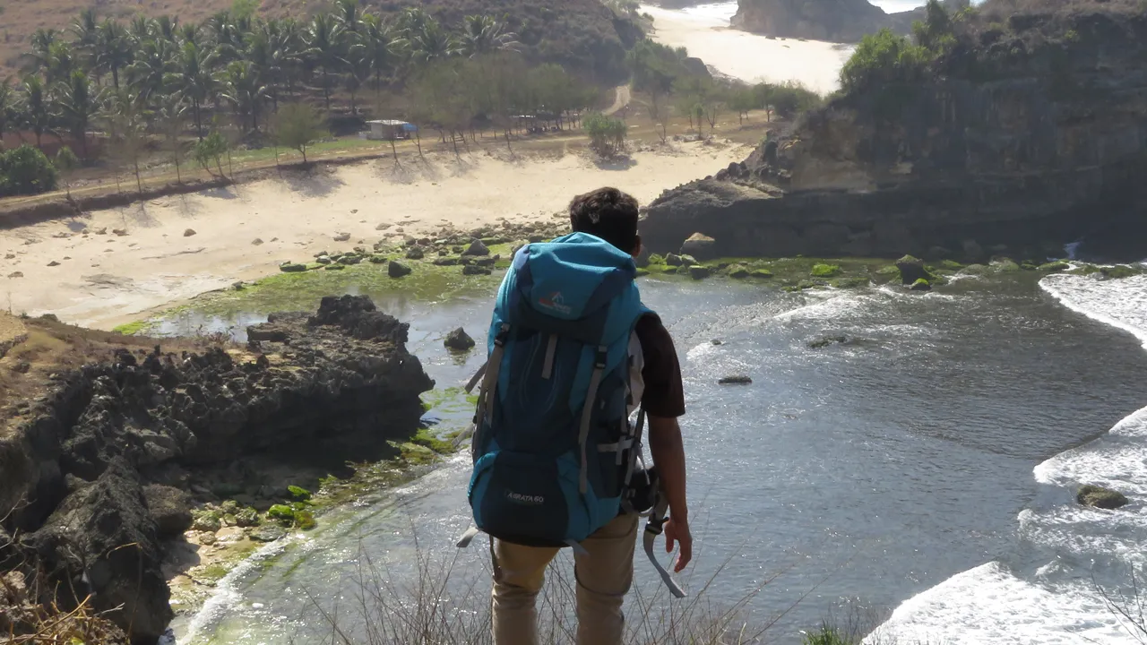 backpacker cc0 via pxhere