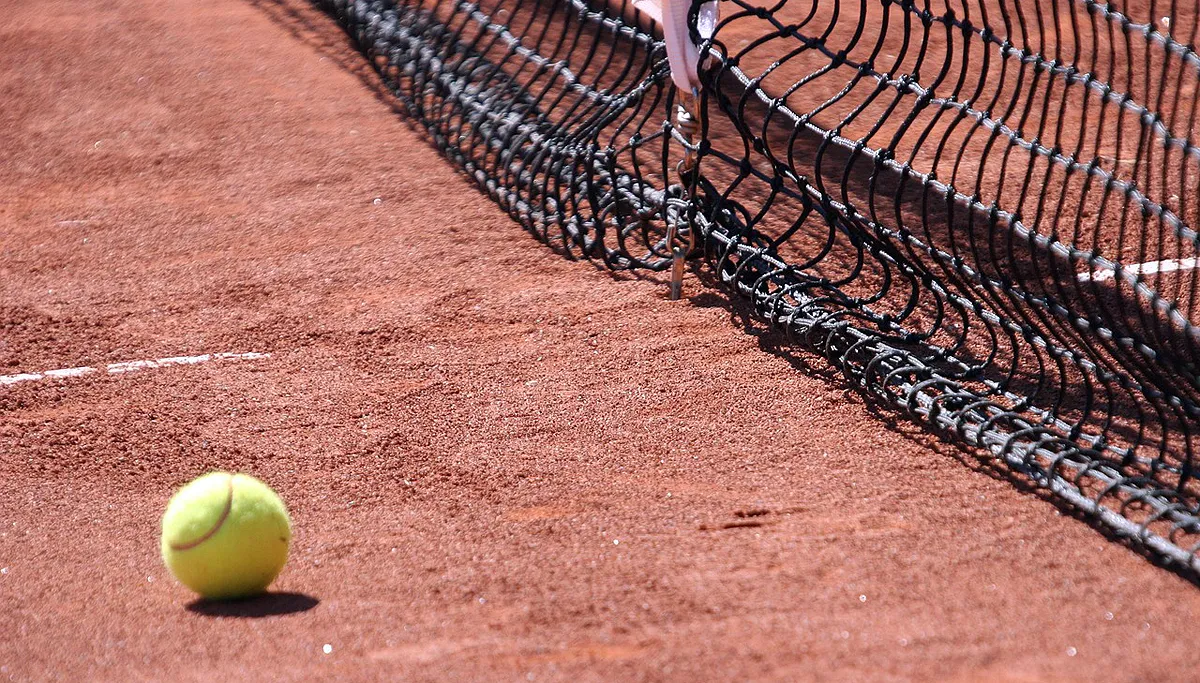 ball 968579 1280 gravel court tennis
