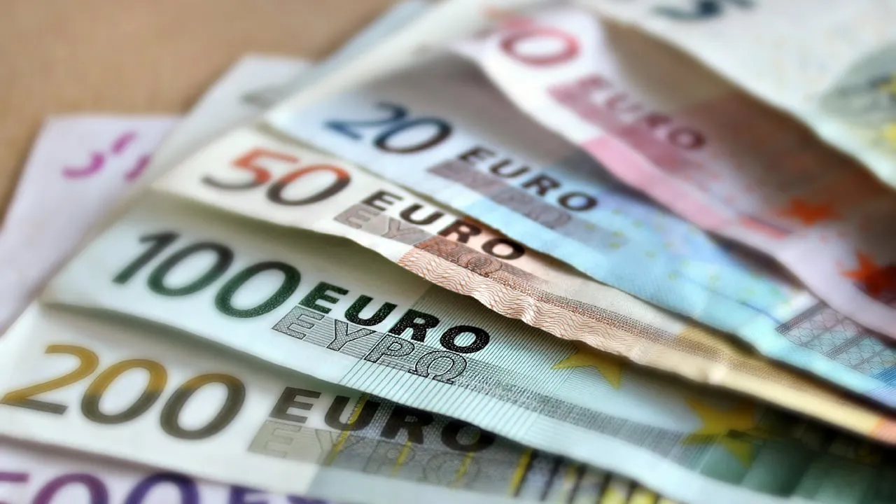 bank note 209104 1280 euro divers