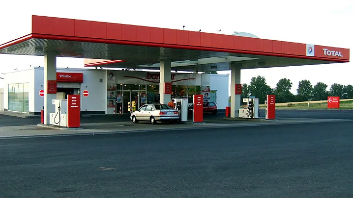 banttby8b63w6nryawubj4w2v tankstation total in duitsland