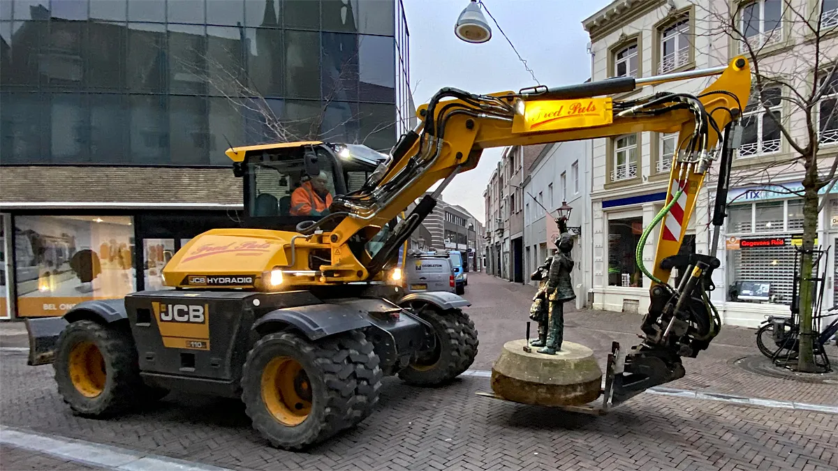 beeld krombroodrapen verhuisd