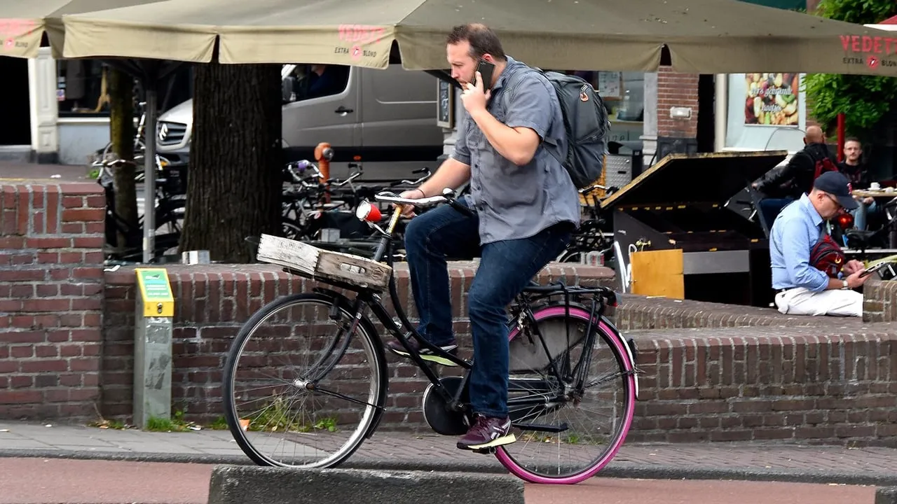 bellen op de fiets facemepls cc by 20 via flickr
