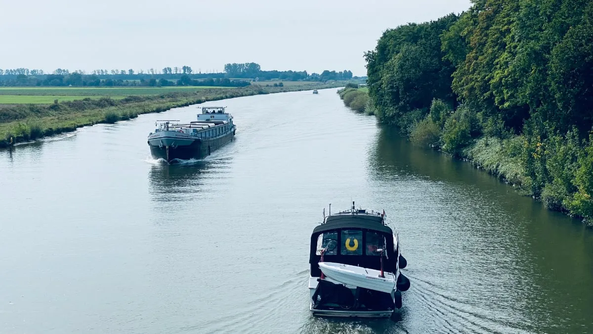 beroepsvaart en pleziervaart op het julianakanaal