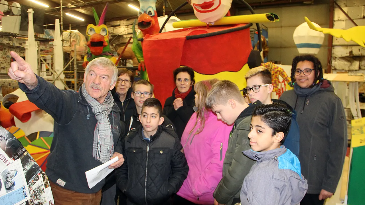 bezoek kinderen groep 7 parkschool aan optochthal