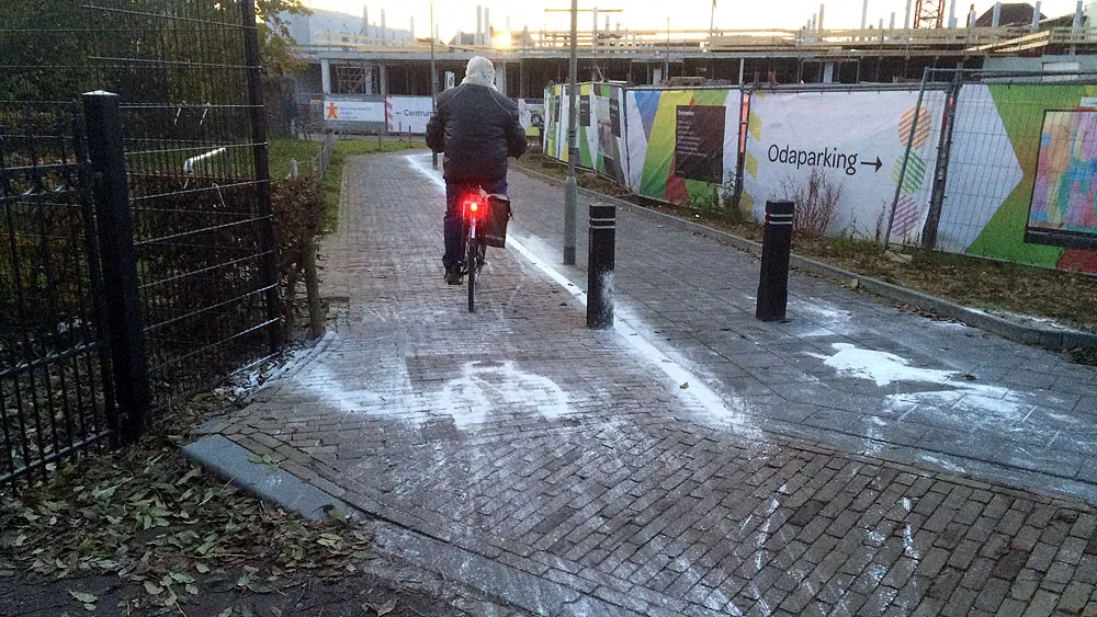 bg03nkd7ek18tafww9ty1j60e fietspad en voetpad bij ligne