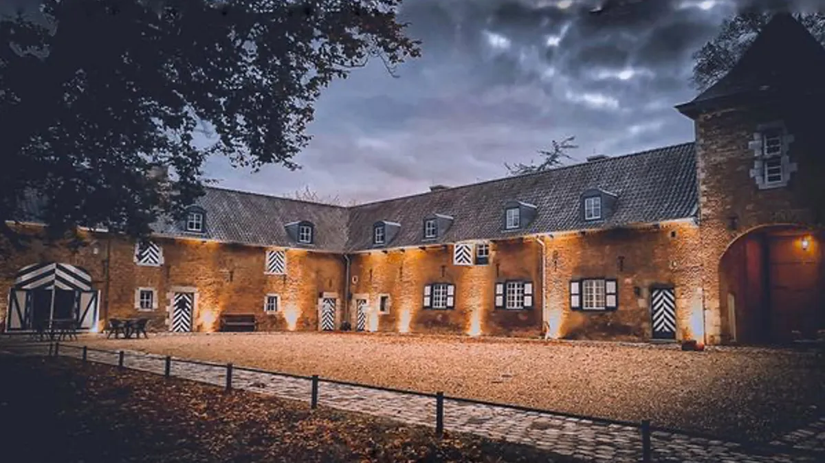 binnenplaats kasteel wolfrath holtum