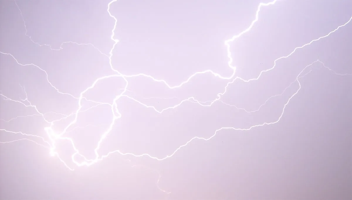 bliksem maurice van bruggen cc by sa 30 via wikimedia commons