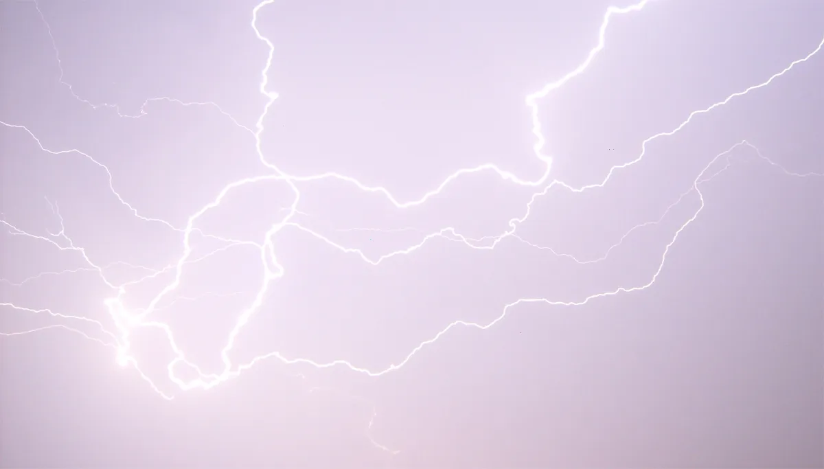 bliksem maurice van bruggen cc by sa 30 via wikimedia commons