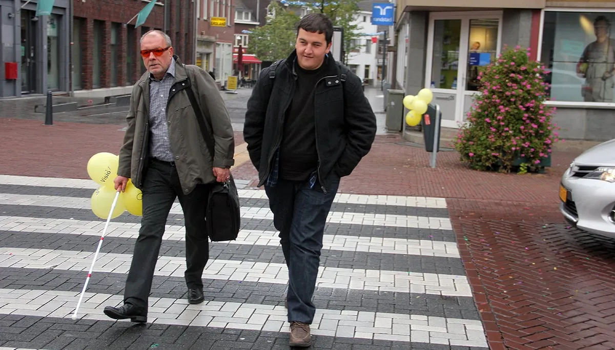 blinden en slechtzienden in het verkeer 2