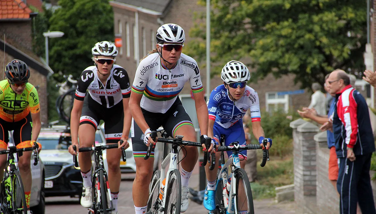 boels ladies tour kopgroep in sweikhuizen