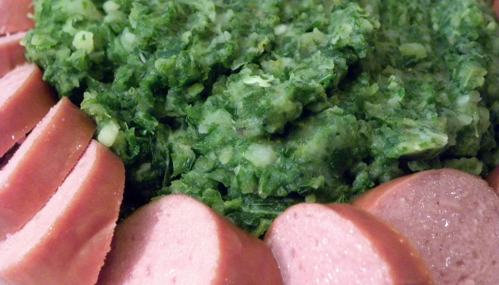 boerenkool met worst rool paap cc by 20 via flickr 4309172165 f354215cff b