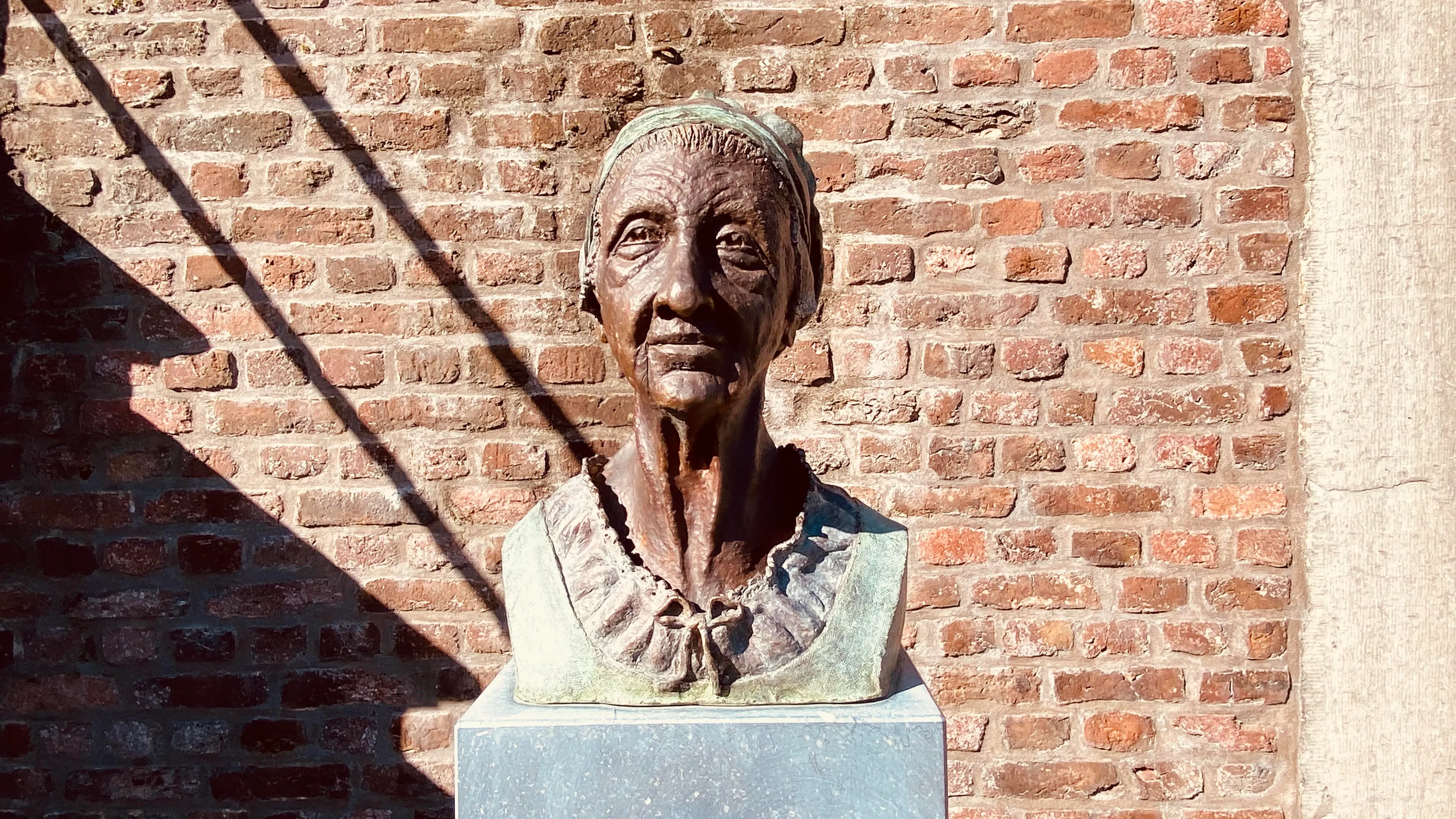 borstbeeld entgen luijten bij kasteel limbricht