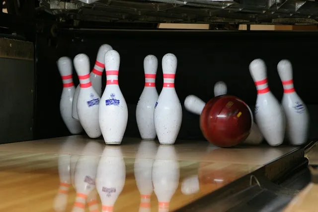 bowling 658386 640 pins bowlingbal