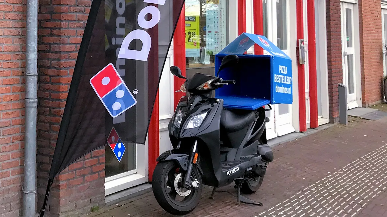 brommer pizzakoerier dominos
