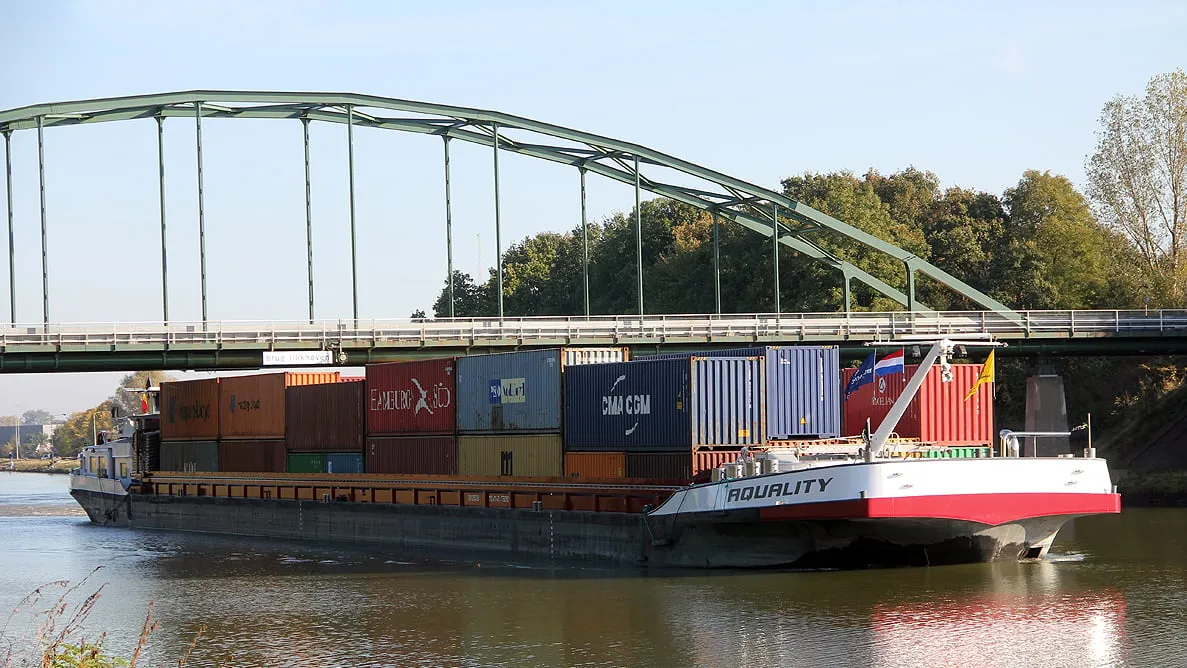 brug bij holtum julianakaanl containervervoer per schip