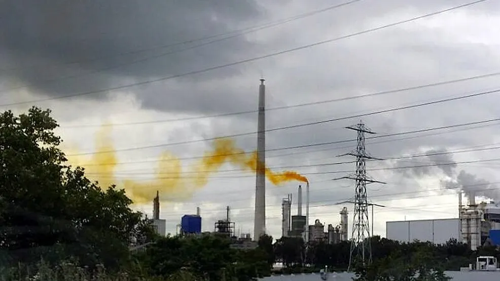 bruine rookpluim fibrant caprolactamfabriek nitreuze damp