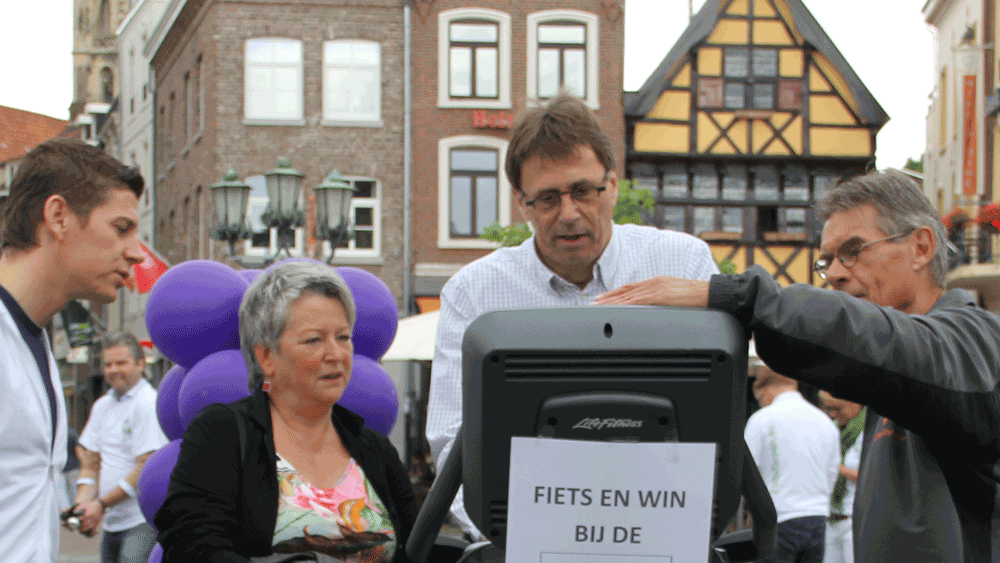 bs3dl8zbf0rlijdmrok60dpks ruud guyt wethouder sport op de fiets ergometer