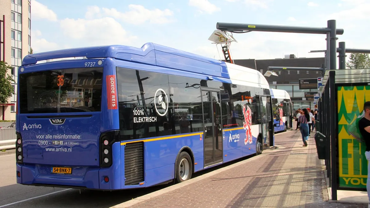 bussen arriva busstation station bus elektrisch