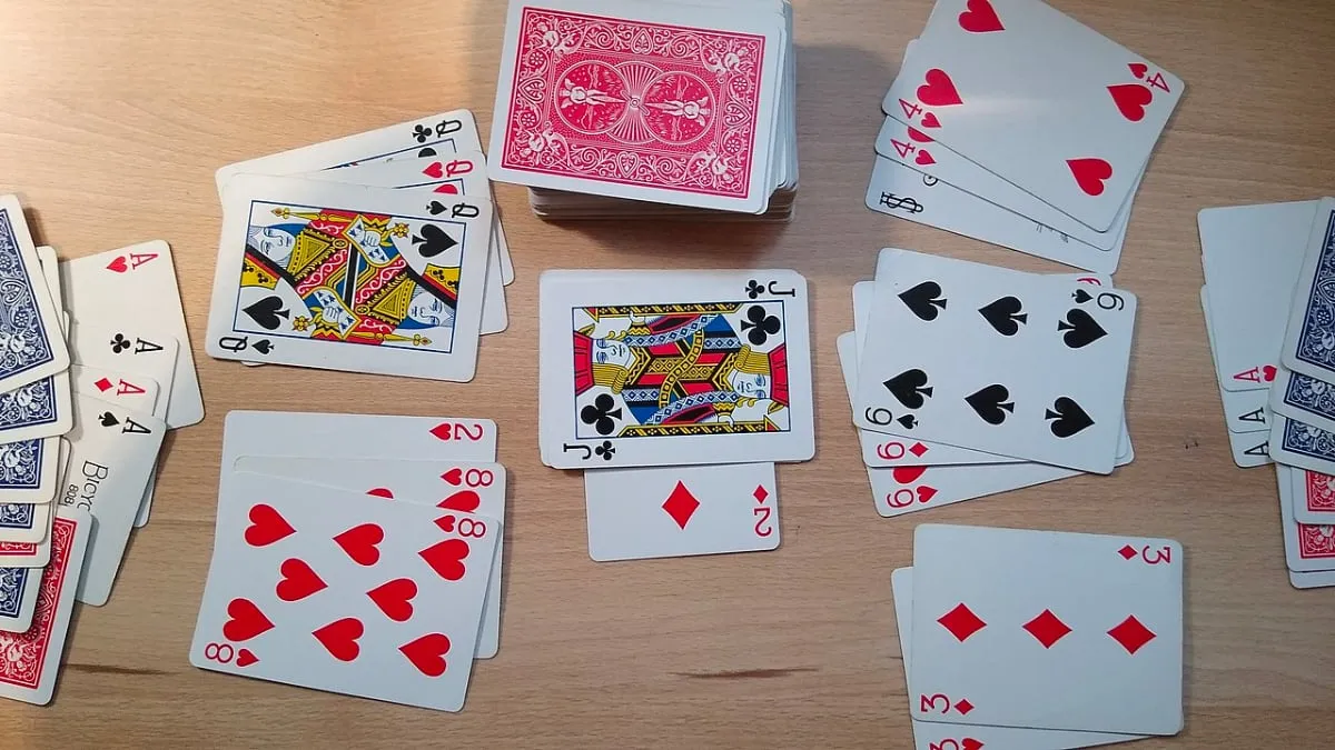 canasta kaarten op tafel