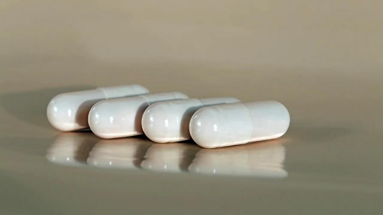 capsules tablets cc0 pixabay