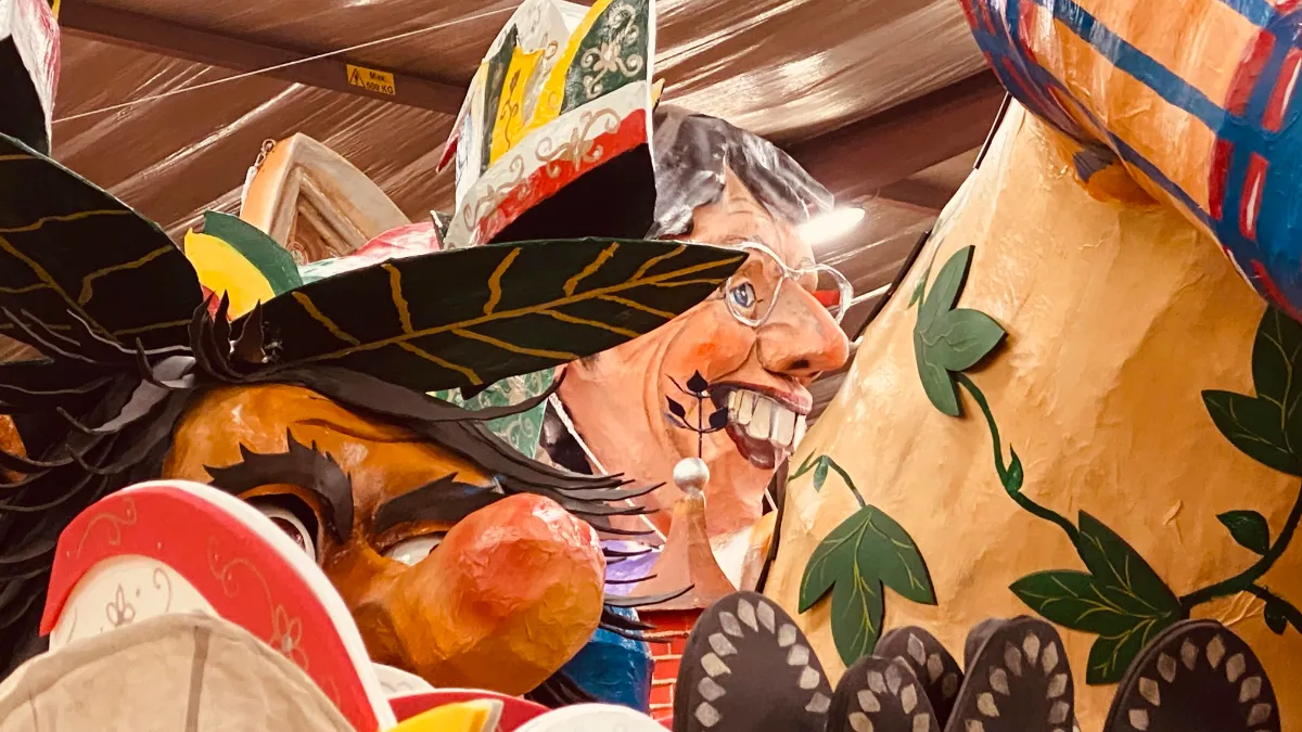 carnavalswagen in sittardse optochhal